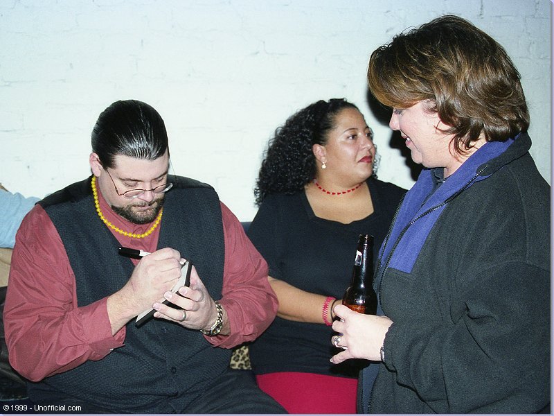 Jeff 'Yetti' Gish signs an autograph at Jazz on Sixth Street, Austin, Texas